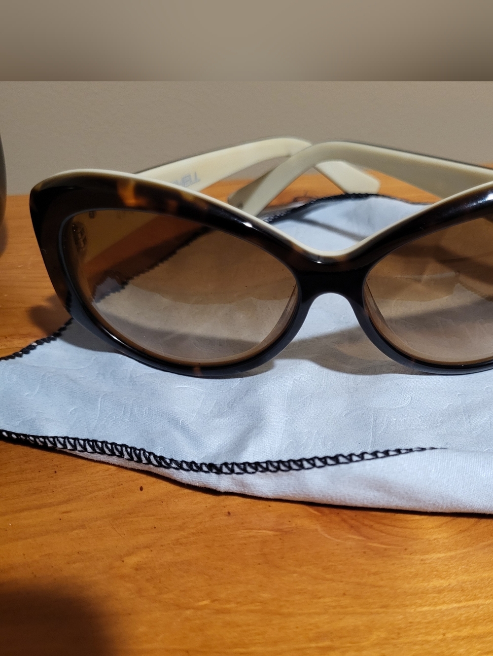 Tortoiseshell Cat-Eye Women's Sunglasses - Brown Lenses By TRES NOIR